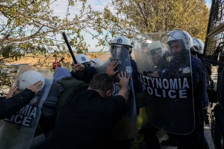 Clashes erupt as Greek farmers protest near Larissa