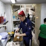 Ukrainian celebrity chef serves up free meals for refugees in