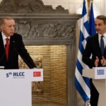 Greek PM Mitsotakis and Turkish President Erdogan attend a press