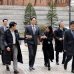 Samsung Electronics Chairman Jay Y. Lee arrives at a court