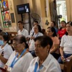 Filipinos pray after death of Pope Francis