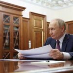 Russia’s President Putin and Governor of Sevastopol Razvozhayev meet in