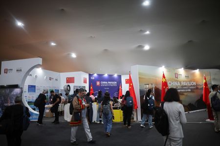 tagreuters.com2025binary_LYNXMPELAE054-VIEWIMAGE