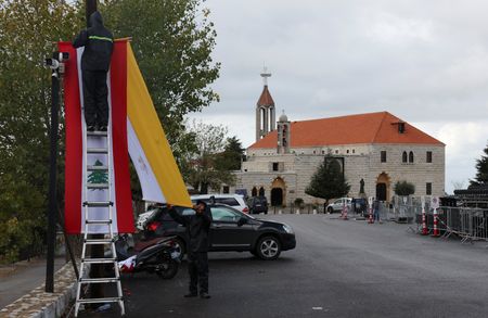 tagreuters.com2025binary_LYNXMPELAO163-VIEWIMAGE