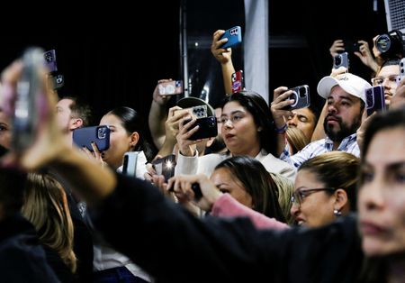 tagreuters.com2025binary_LYNXMPELB0109-VIEWIMAGE