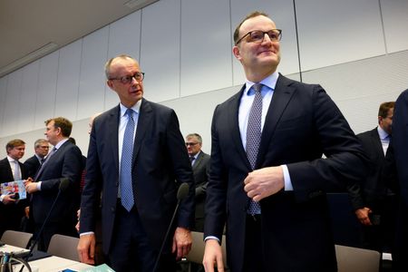 tagreuters.com2025binary_LYNXMPELB10YQ-VIEWIMAGE