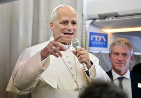 tagreuters.com2025binary_LYNXMPELB10ZM-VIEWIMAGE