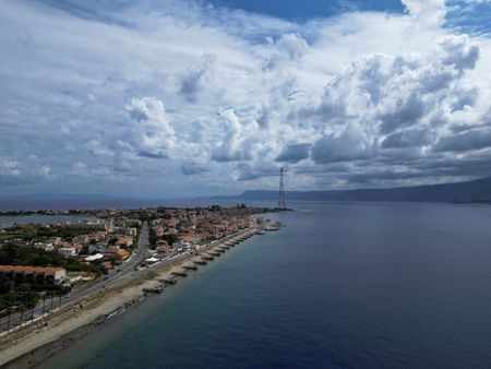 tagreuters.com2025binary_LYNXMPELB20MX-VIEWIMAGE