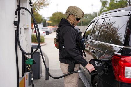 tagreuters.com2025binary_LYNXMPELB218E-VIEWIMAGE