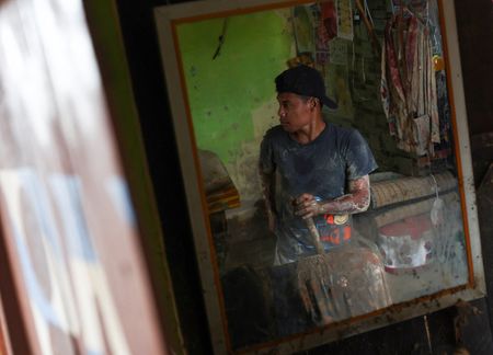 tagreuters.com2025binary_LYNXMPELB5069-VIEWIMAGE