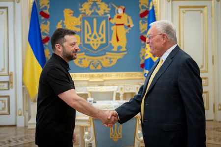 tagreuters.com2025binary_LYNXMPELB602Z-VIEWIMAGE