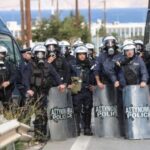 Police blocks the way to farmers, who are trying to