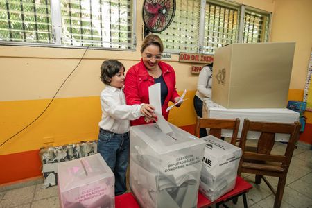 tagreuters.com2025binary_LYNXMPELB81AH-VIEWIMAGE