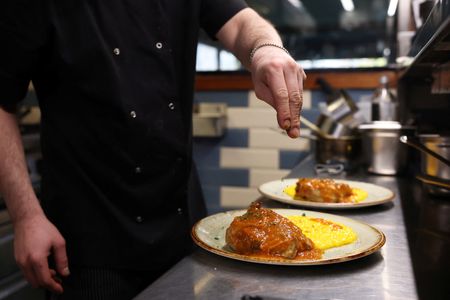 tagreuters.com2025binary_LYNXMPELB90EB-VIEWIMAGE