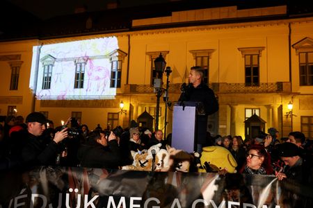 tagreuters.com2025binary_LYNXMPELBC0BD-VIEWIMAGE