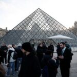 Opening at Paris Louvre museum delayed as employees discuss possible