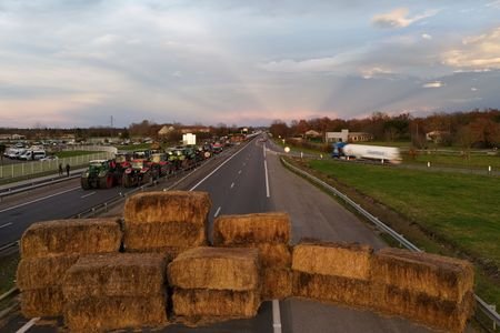 tagreuters.com2025binary_LYNXMPELBE141-VIEWIMAGE