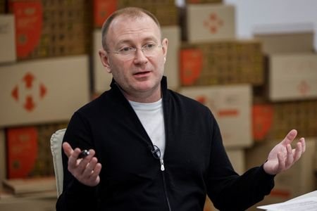 tagreuters.com2025binary_LYNXMPELBL06B-VIEWIMAGE