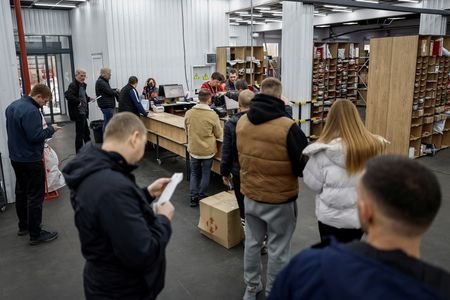 tagreuters.com2025binary_LYNXMPELBL06C-VIEWIMAGE