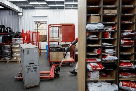 tagreuters.com2025binary_LYNXMPELBL06E-VIEWIMAGE