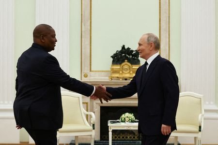 tagreuters.com2025binary_LYNXMPELBM07B-VIEWIMAGE