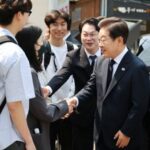 People cast early votes for the upcoming presidential election