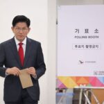 People cast early votes for the upcoming presidential election