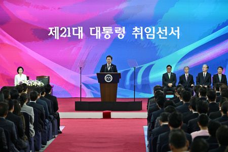 tagreuters.com2025binary_LYNXNPEL5302L-VIEWIMAGE