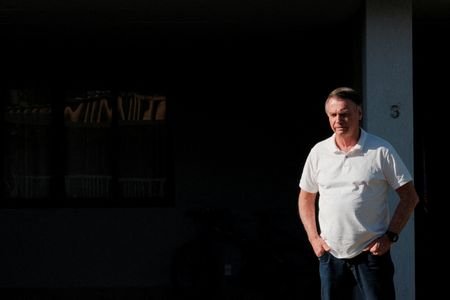 Tarcisio de Freitas visits Bolsonaro