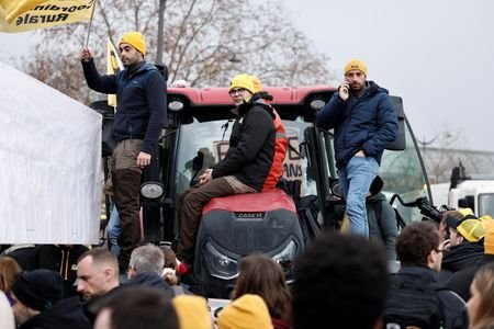 French farmers block Paris streets in protest against Mercosur trade
