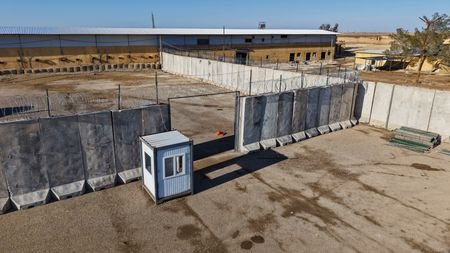 tagreuters.com2026binary_LYNXMPEM0K14Y-VIEWIMAGE