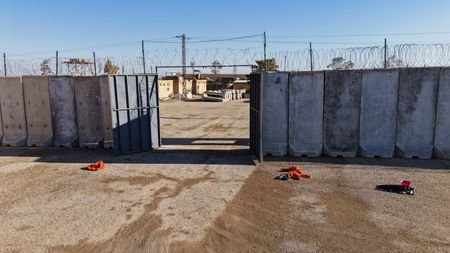 tagreuters.com2026binary_LYNXMPEM0K14Z-VIEWIMAGE