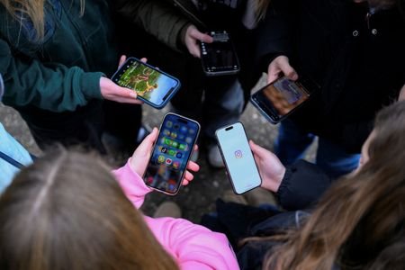 German school kids react to Germany mulling social media ban