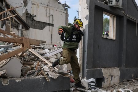 tagreuters.com2026binary_LYNXMPEM2010E-VIEWIMAGE