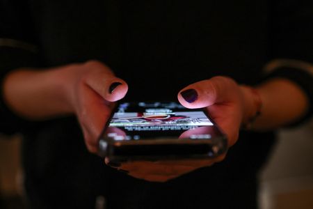 Greece set to ban under-15s from social media in European