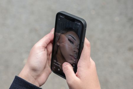 Greece to ban social media for under-15s from 2027, calls on EU action