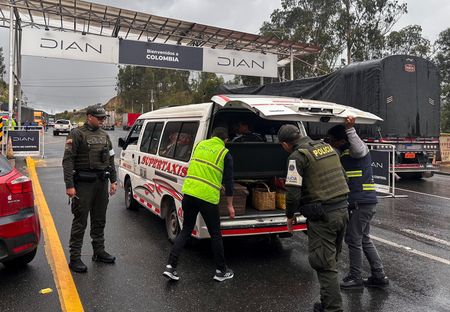 Ecuador to impose 30% tariff on Colombian goods from February