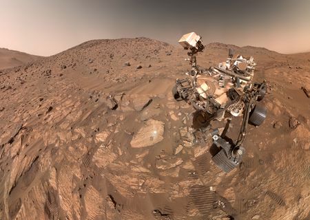 Analysis-SpaceX ties Musk compensation to Mars colonization goal
