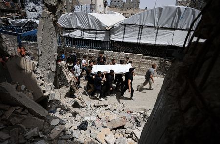 Funérailles des Palestiniens tués lors d'une frappe israélienne, selon les