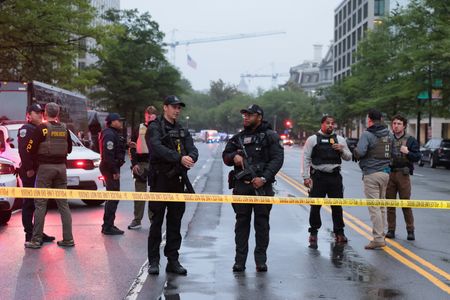 Gunshots reported near the White House in Washington