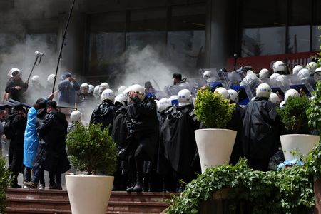 Turkish riot police enter opposition headquarters to evict ousted CHP
