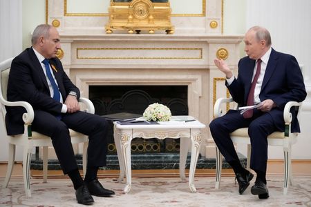 Russian President Putin and Armenian Prime Minister Pashinyan meet in