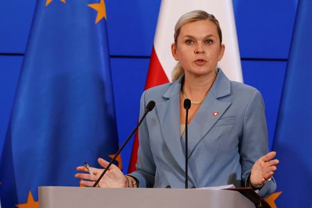 Poland's ministers present plan to ban phones for under-16s in