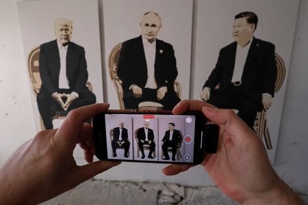 Artwork depicting Presidents Trump, Putin and Xi unveiled in Crimea