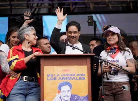 FILE PHOTO: Closing campaign rally of Colombian leftist presidential candidate