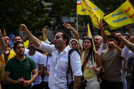Paris protest against political executions in Iran