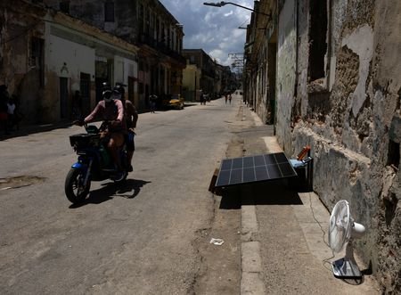 Cuba's national electric grid collapses, reason unknown