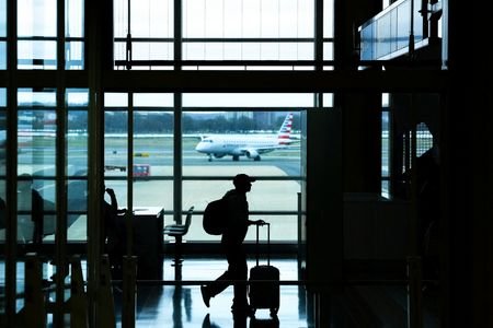 TSA agents work without first paycheck in paritial government shutdown