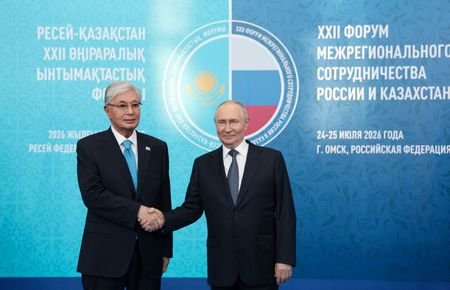 Russian President Putin and Kazakh President Tokayev meet in Omsk