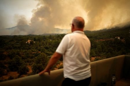 France and Spain race to curb wildfires before new heatwave arrives